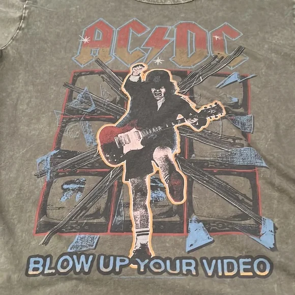 AC/DC T-shirt - Picture 2 of 3